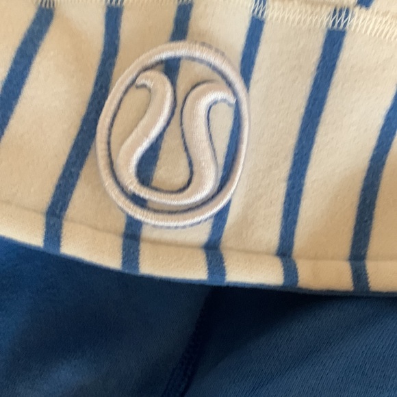 Lululemon Scuba full zip hoodie size 6 - Picture 6 of 6